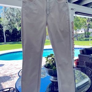 Vineyard Vines White Jeans with frayed hem. Size 28 narrow leg.
